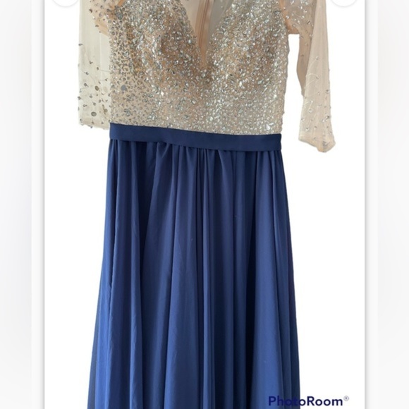 White by Soiéblu Embellished Gown with Sequins and Jewels - Picture 5 of 16